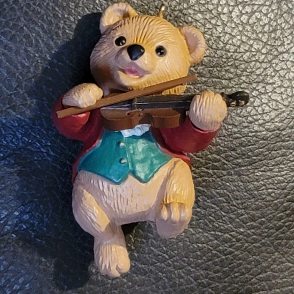 1991 FIDDLING BEAR 